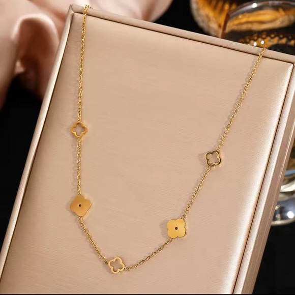Alhambra 2PCS Gold Clover
Stainless Steel Necklace & Bracelet Set ✨ - Picture 6 of 17